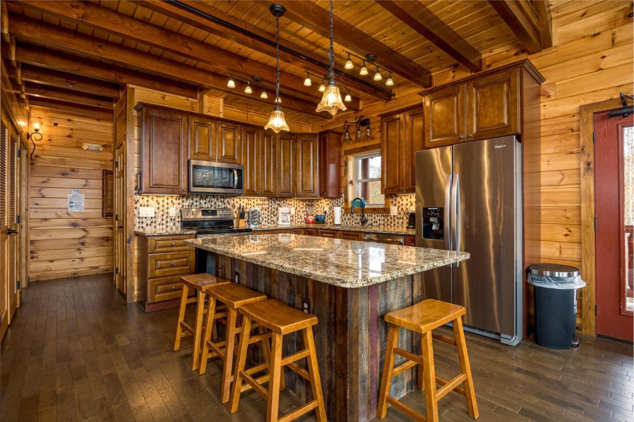 Ridge View Lodge Nature And Mountain View - Hot Tub - Firepit - Yard - Games Gatlinburg Dış mekan fotoğraf