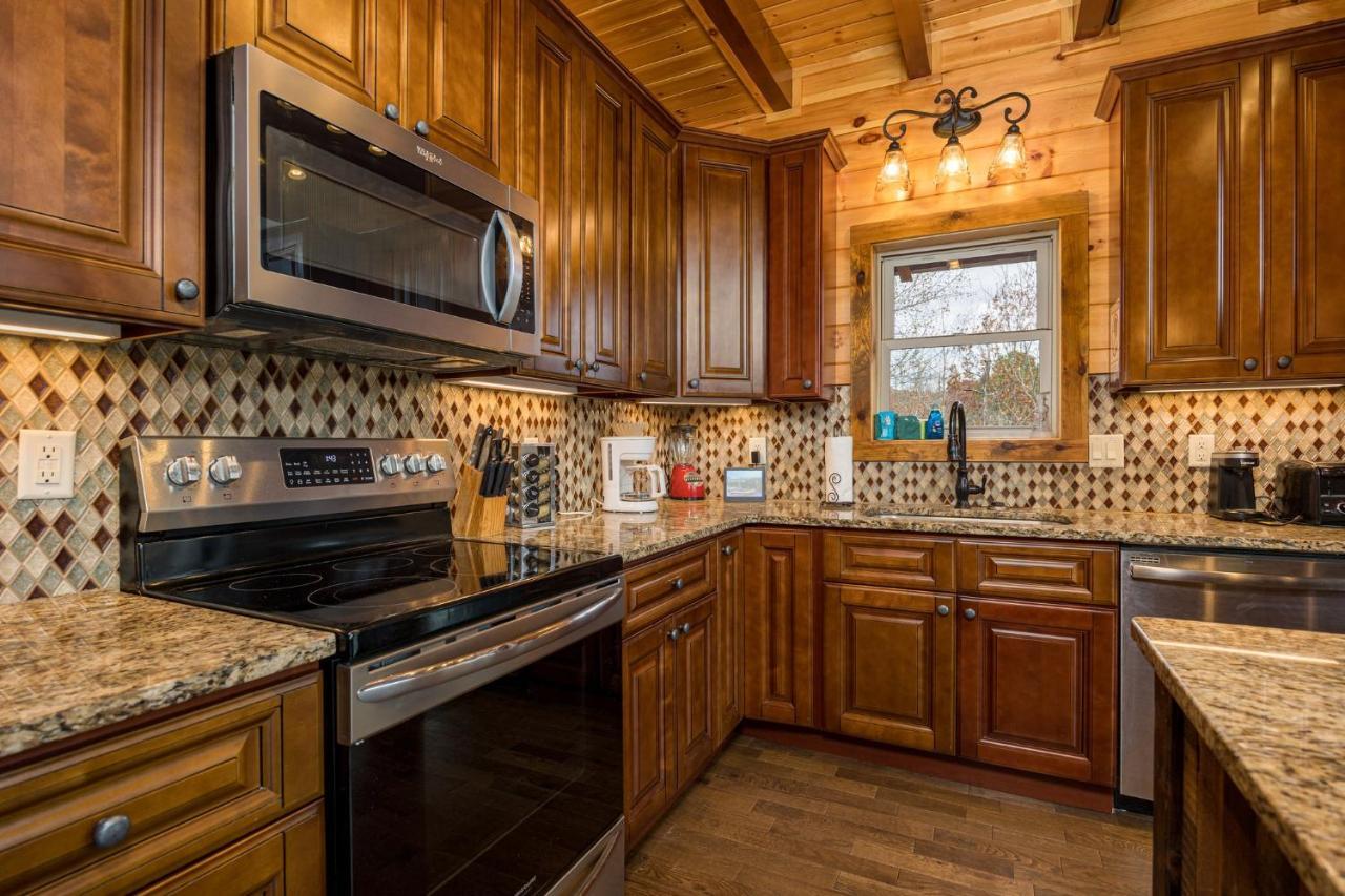 Ridge View Lodge Nature And Mountain View - Hot Tub - Firepit - Yard - Games Gatlinburg Dış mekan fotoğraf