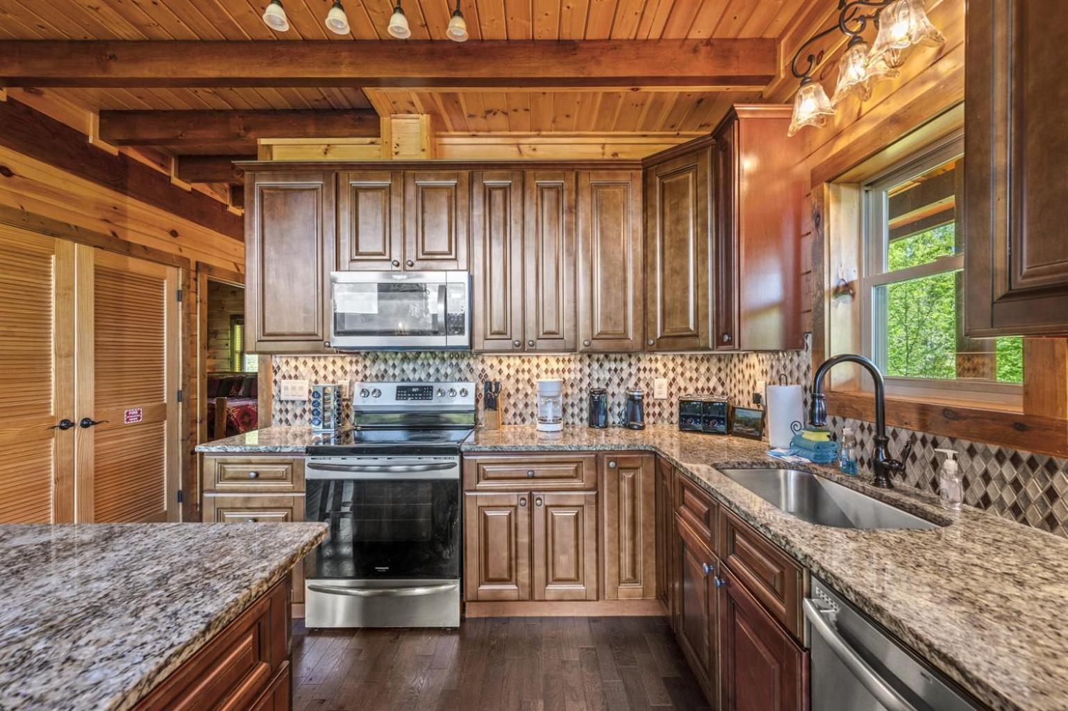 Ridge View Lodge Nature And Mountain View - Hot Tub - Firepit - Yard - Games Gatlinburg Dış mekan fotoğraf